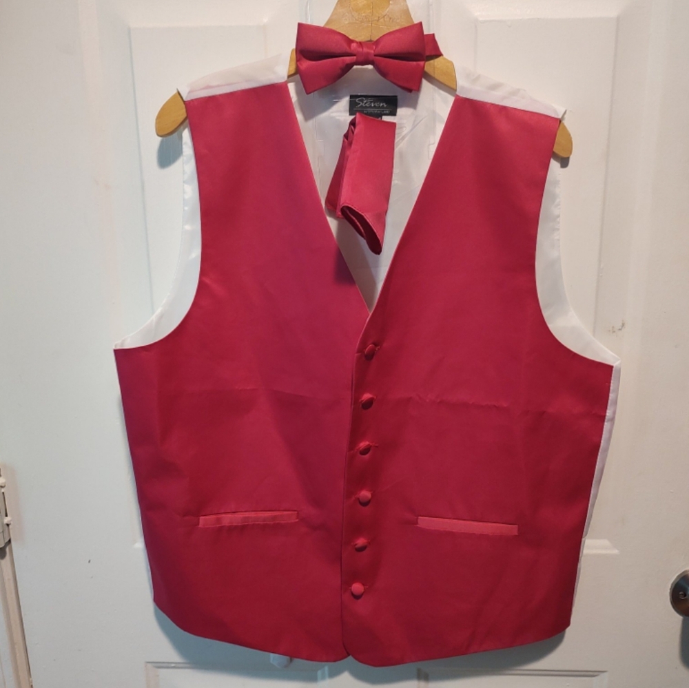 Steven men's suit vest with bowtie and napkin size large